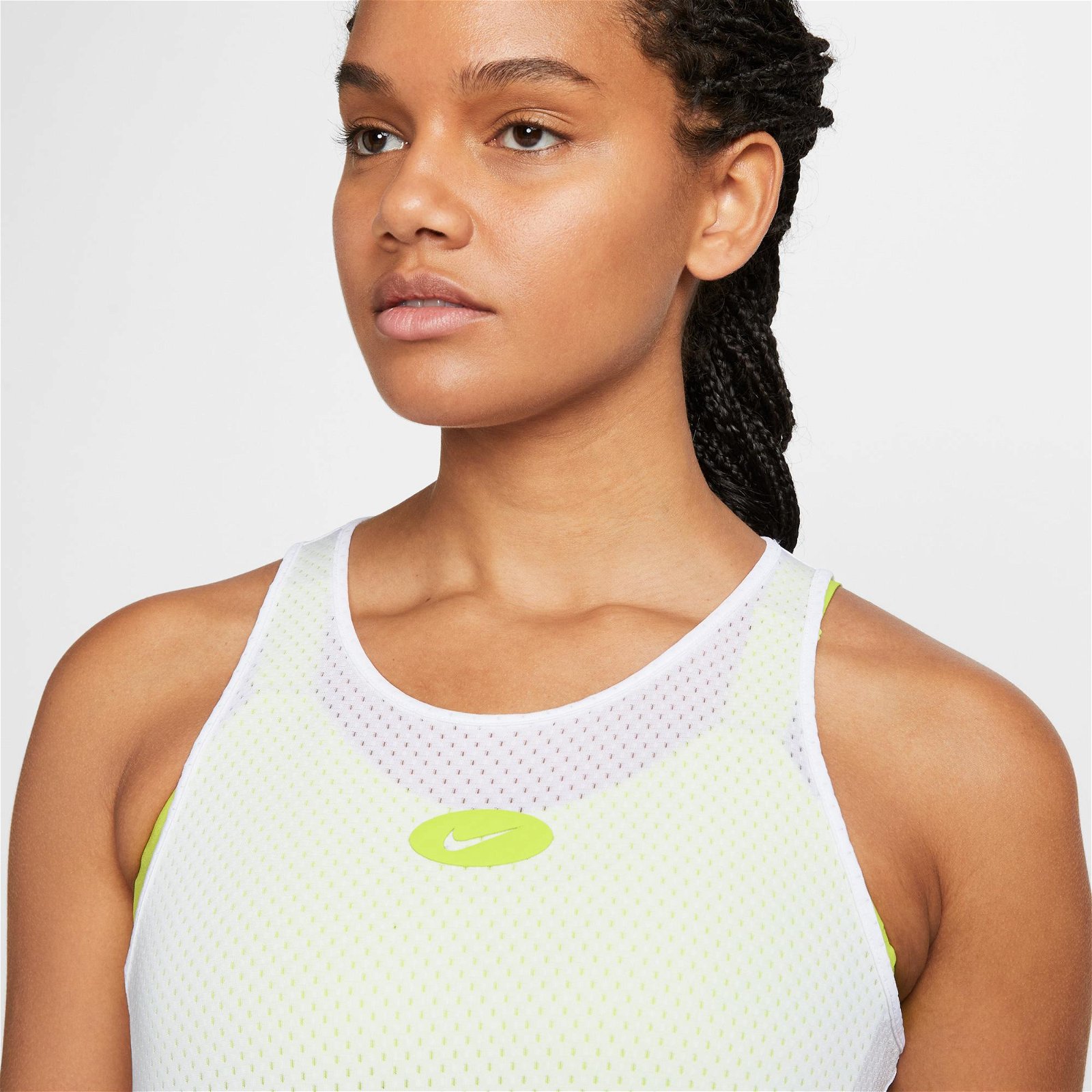 Nike Dri-FIT One Icon Closh Kadın Beyaz Kolsuz T-Shirt