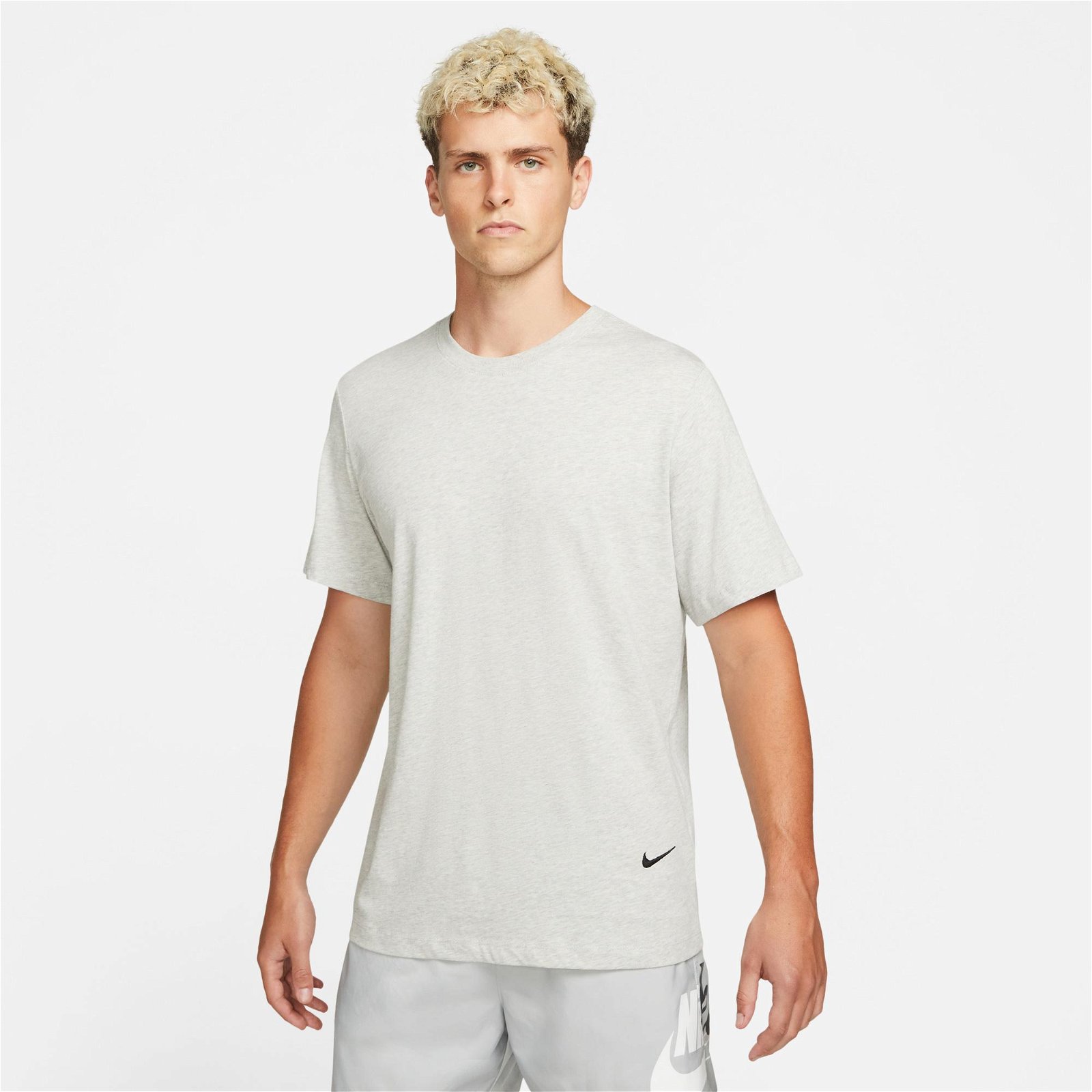 Nike Sportswear Sustainability Erkek Gri T-Shirt