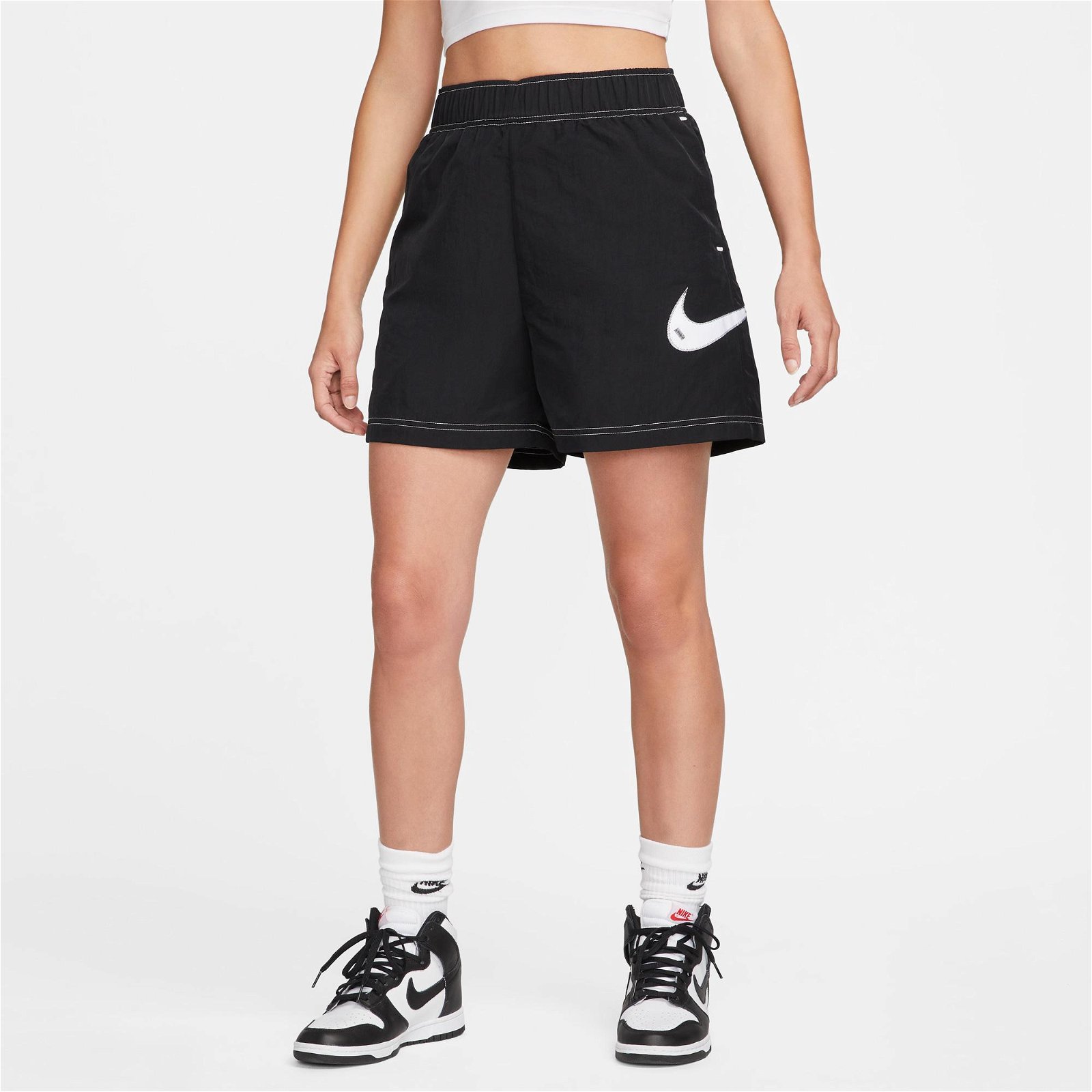 Nike Sportswear Swoosh Woven Kadın Siyah Şort