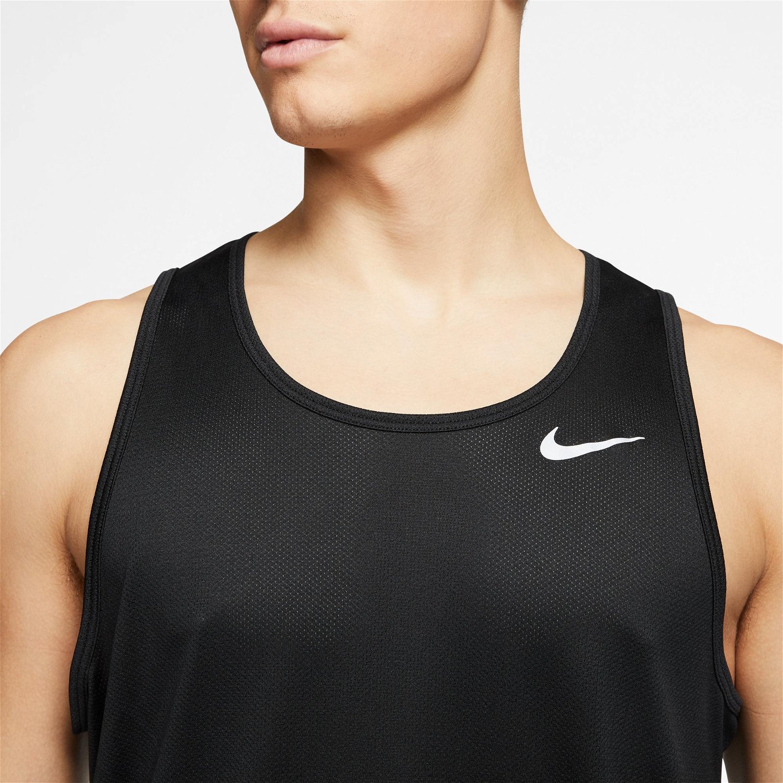 Nike Dri-Fit Run TA Erkek Siyah Kolsuz T-Shirt