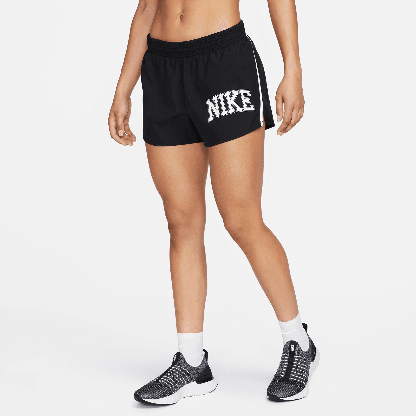 Nike Dri-Fit Swoosh Run 10K Kadın Siyah Şort