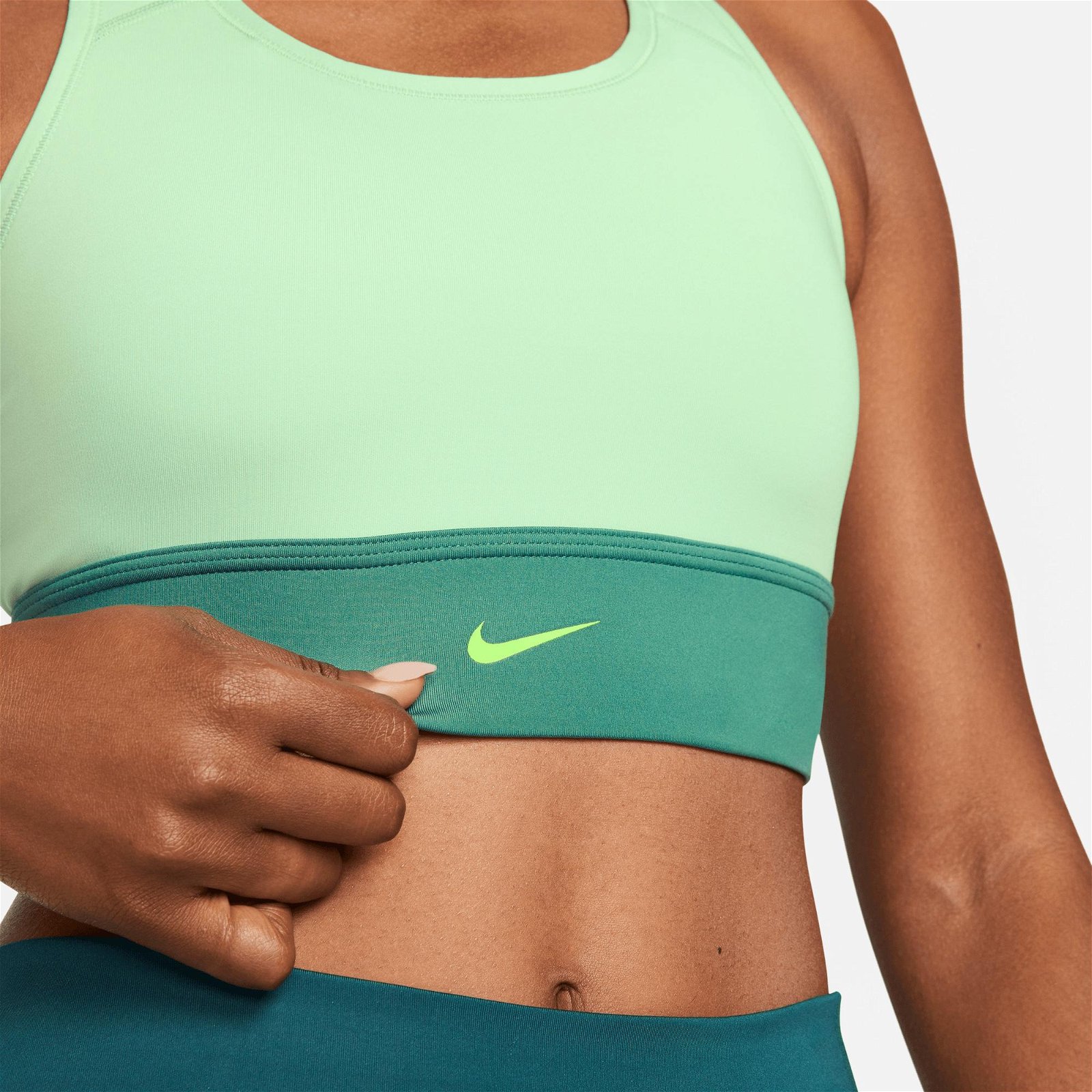 Nike Dri-FIT Swoosh Long Line Kadın Yeşil Bra
