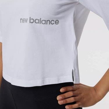  New Balance Essentials Graphic Kadın Beyaz T-Shirt