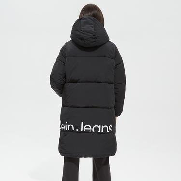  Calvin Klein Off Placed Logo Oversized Puffer Kadın Siyah Mont