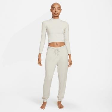  Nike Yoga Dri-FIT Luxe Crop Top Uzun Kollu Kadın Krem Rengi T-Shirt