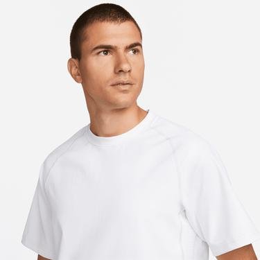  Nike Dri-FIT Adventure Aps Top Erkek Beyaz T-Shirt