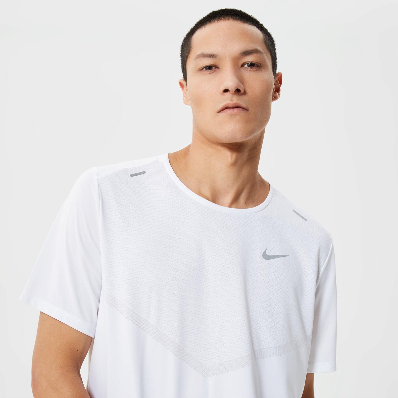 Nike Dri-FIT Rise 365 Erkek Beyaz T-Shirt