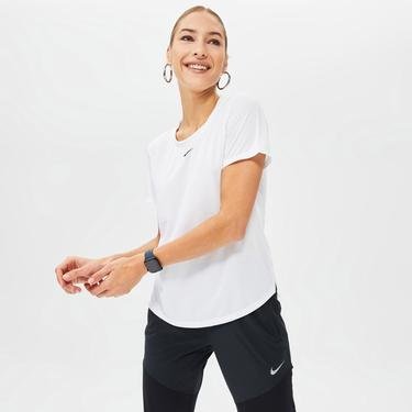  Nike One Dri-Fit Standart Kadın Beyaz T-Shirt
