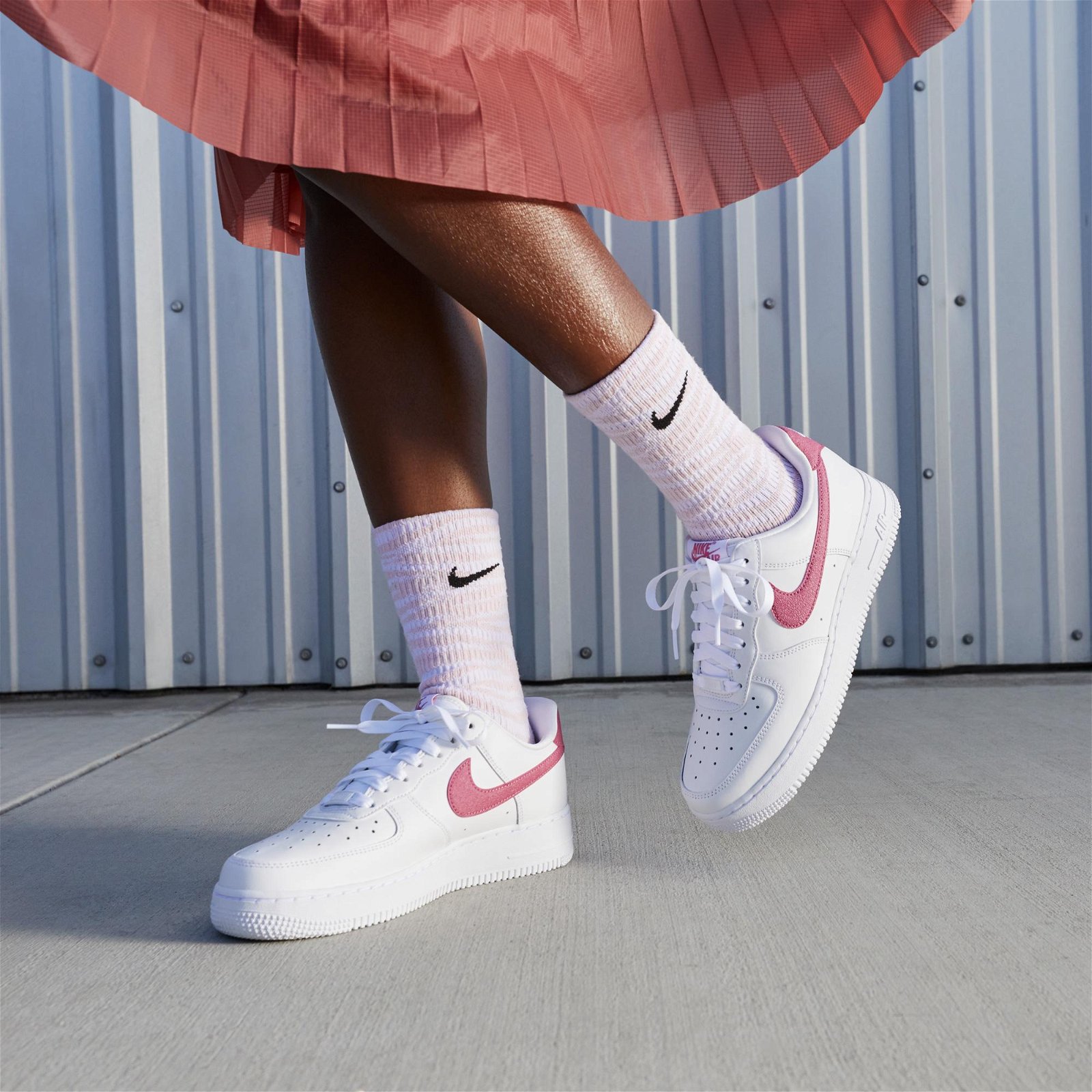 Nike Air Force 1 '07 Essential Kadın Beyaz Spor Ayakkabı