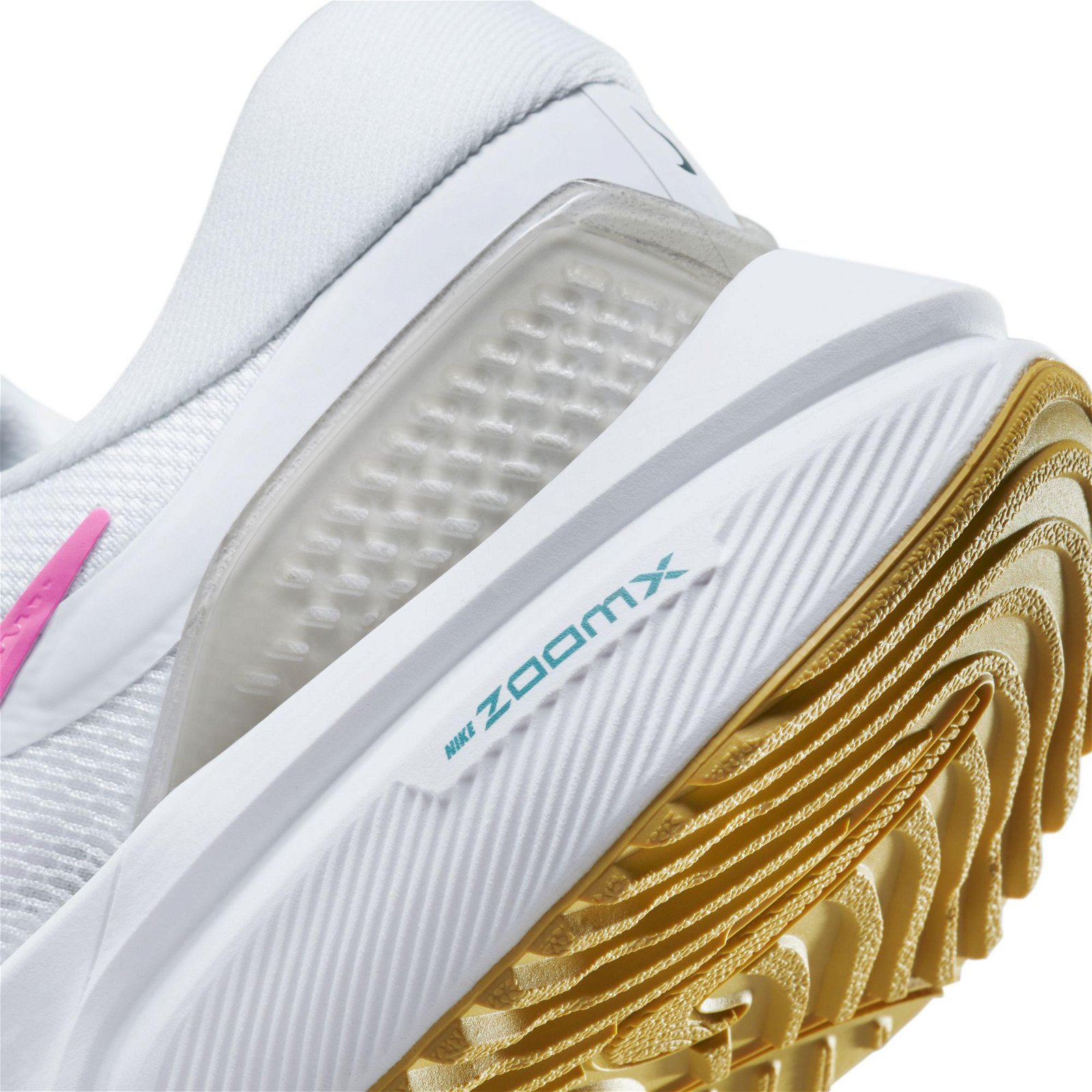 Nike Air Zoom Vomero 16 Kadın Beyaz Spor Ayakkabı