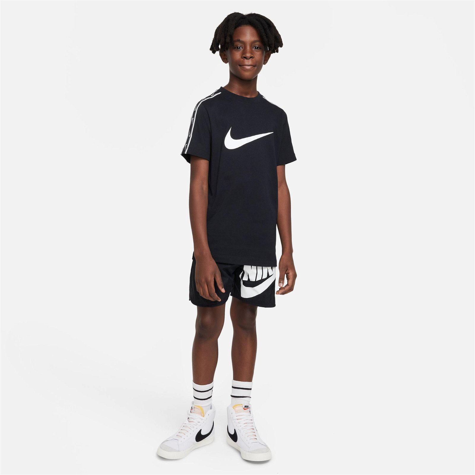Nike Sportswear Repeat Çocuk Siyah T-Shirt