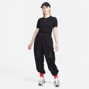  Nike Sportswear Essential Slim Crop Kadın Siyah T-Shirt