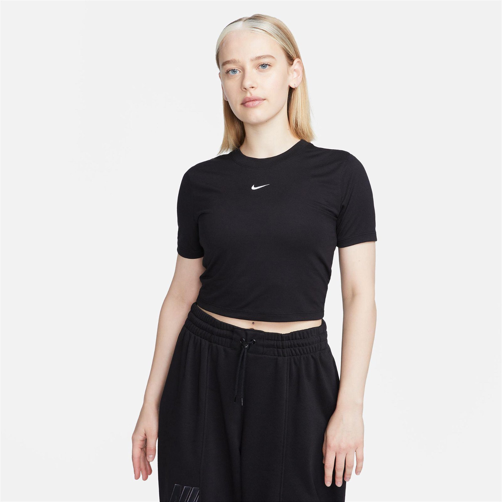Nike Sportswear Essential Slim Crop Kadın Siyah T-Shirt
