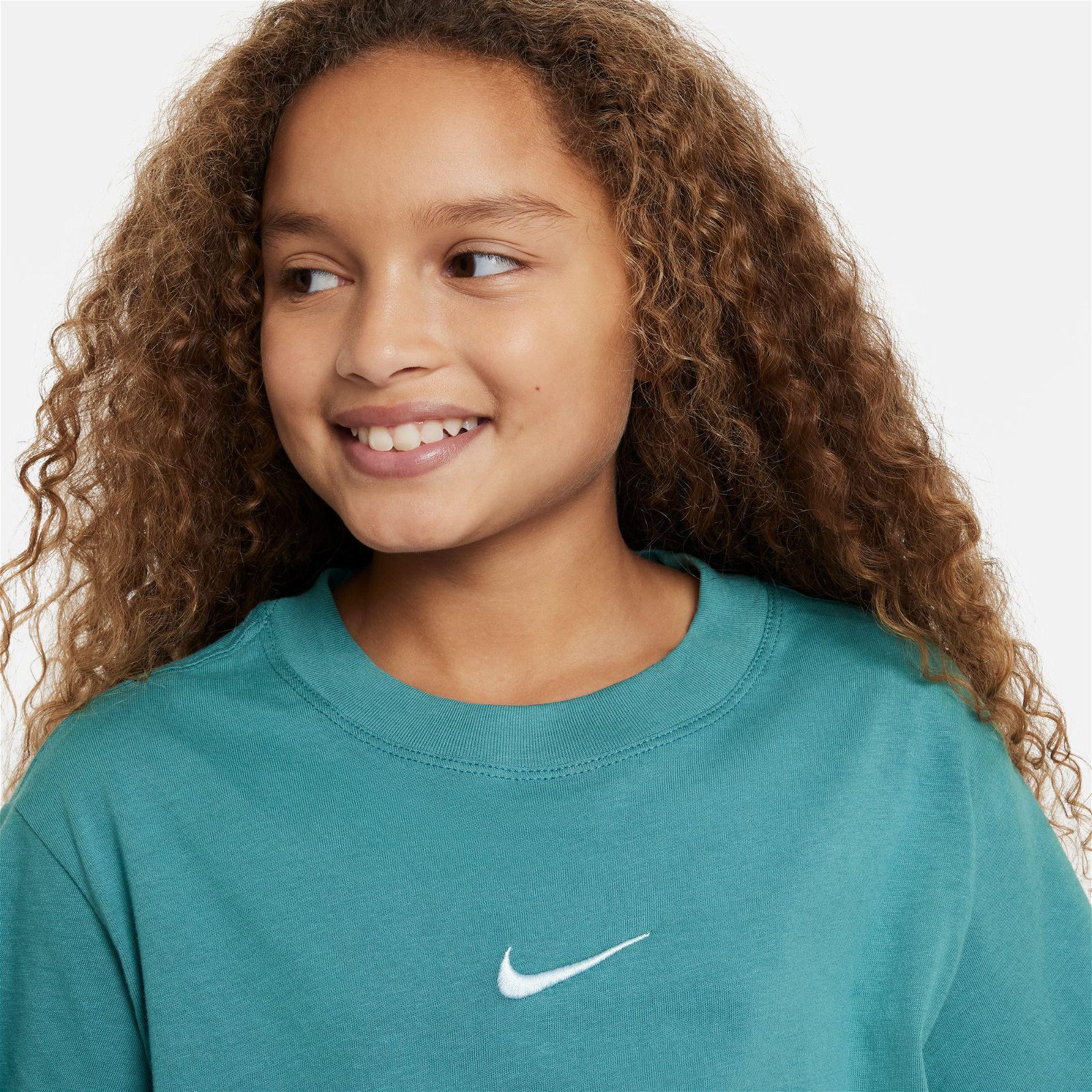 Nike Sportswear Essential Boxy Çocuk Yeşil T-Shirt