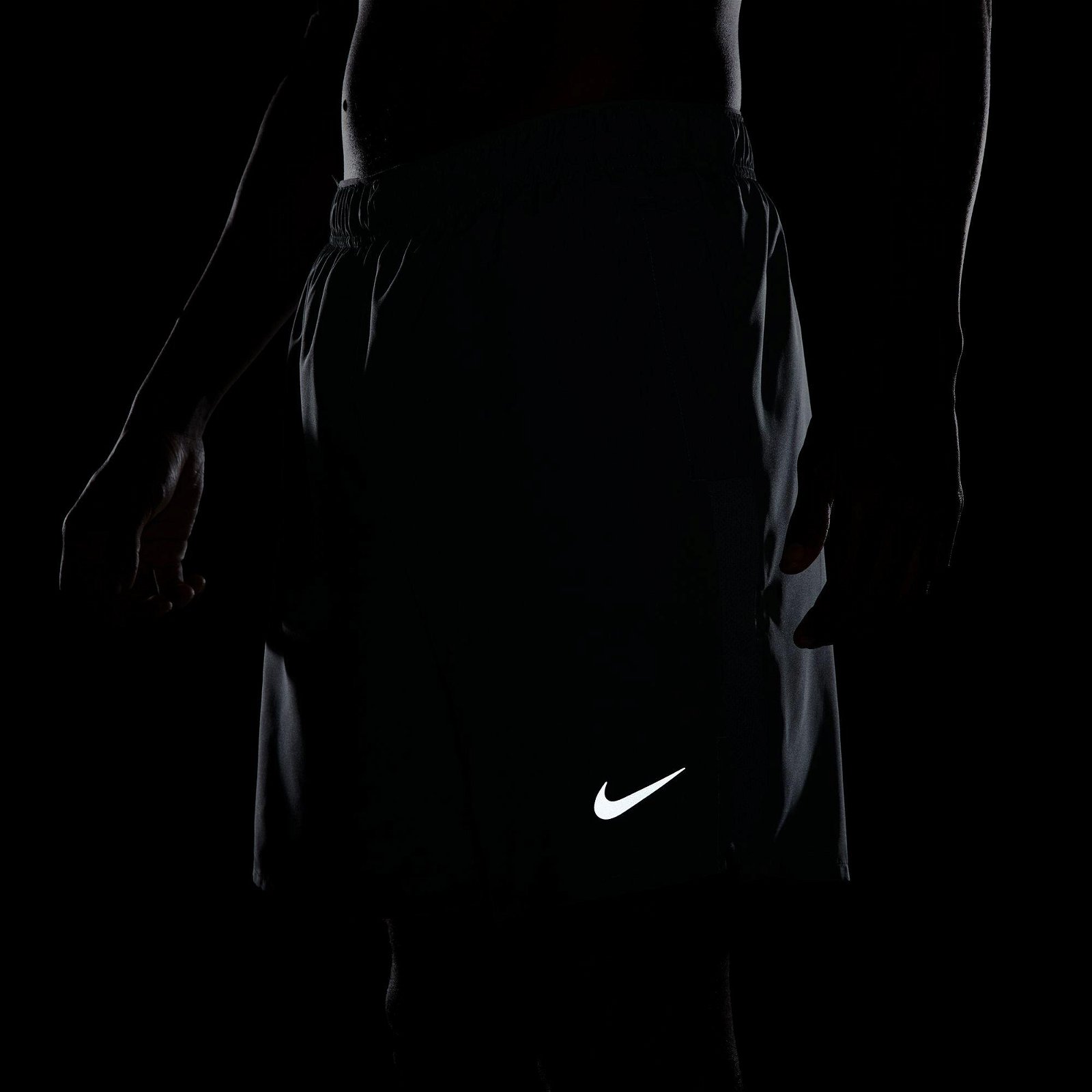 Nike Dri-Fit Challenger 18cm Erkek Gri Şort