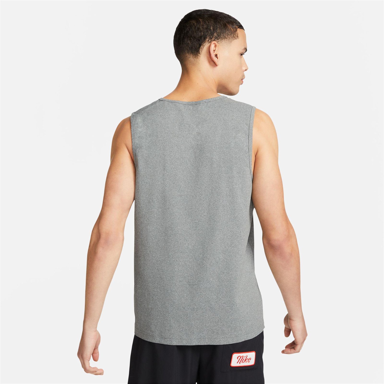 Nike Dri-Fit Hyverse Tank Erkek Gri Kolsuz T-Shirt