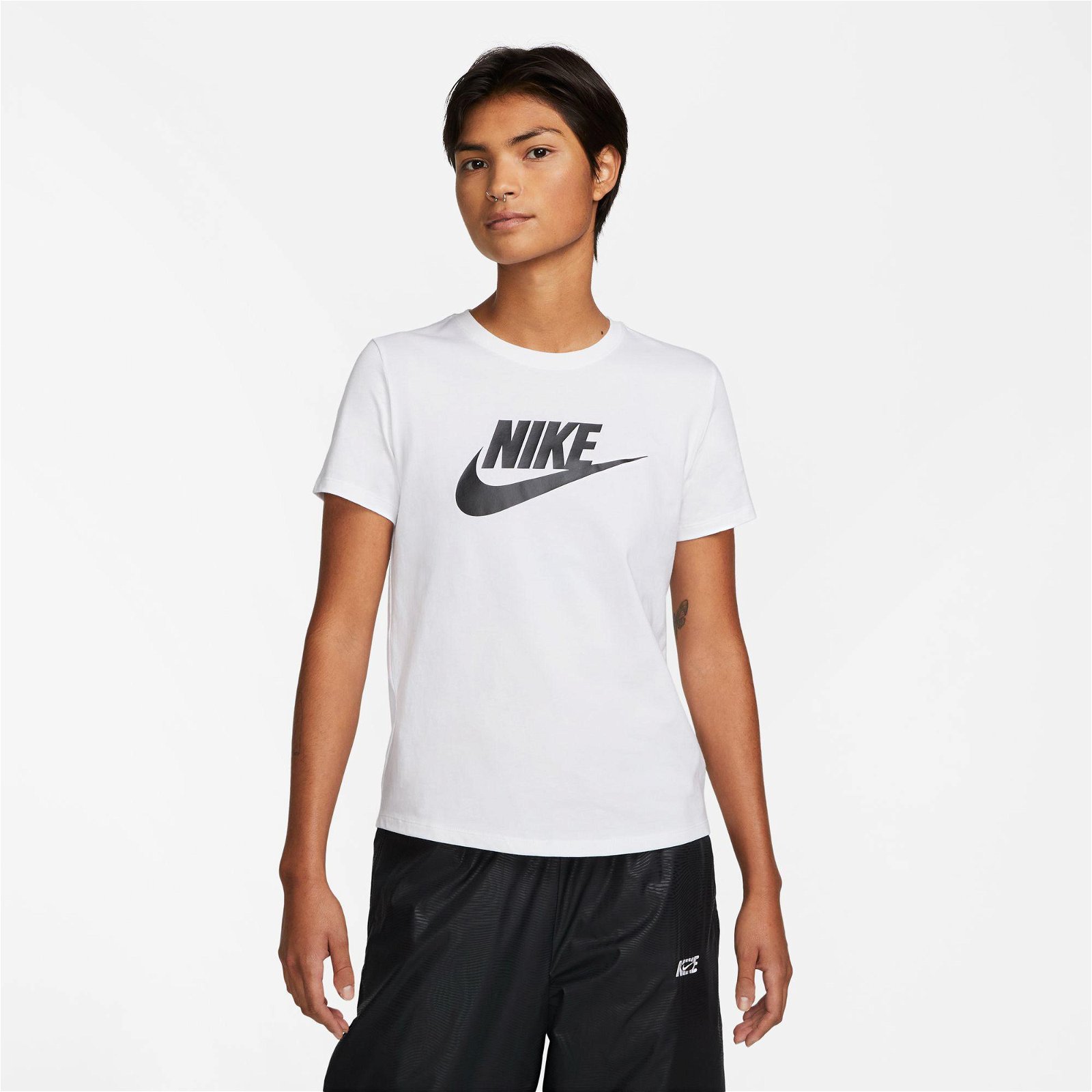 Nike Sportswear Essential Icon Futura Kadın Beyaz T-Shirt