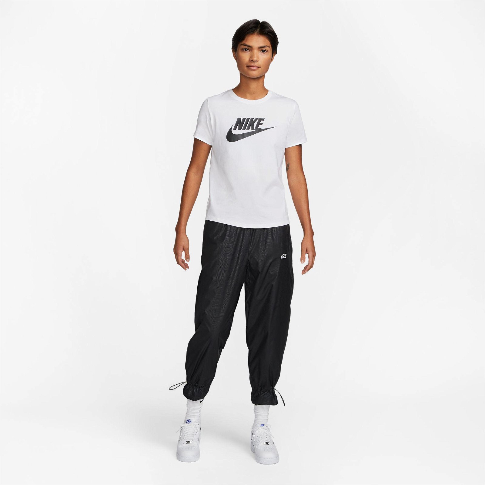 Nike Sportswear Essential Icon Futura Kadın Beyaz T-Shirt