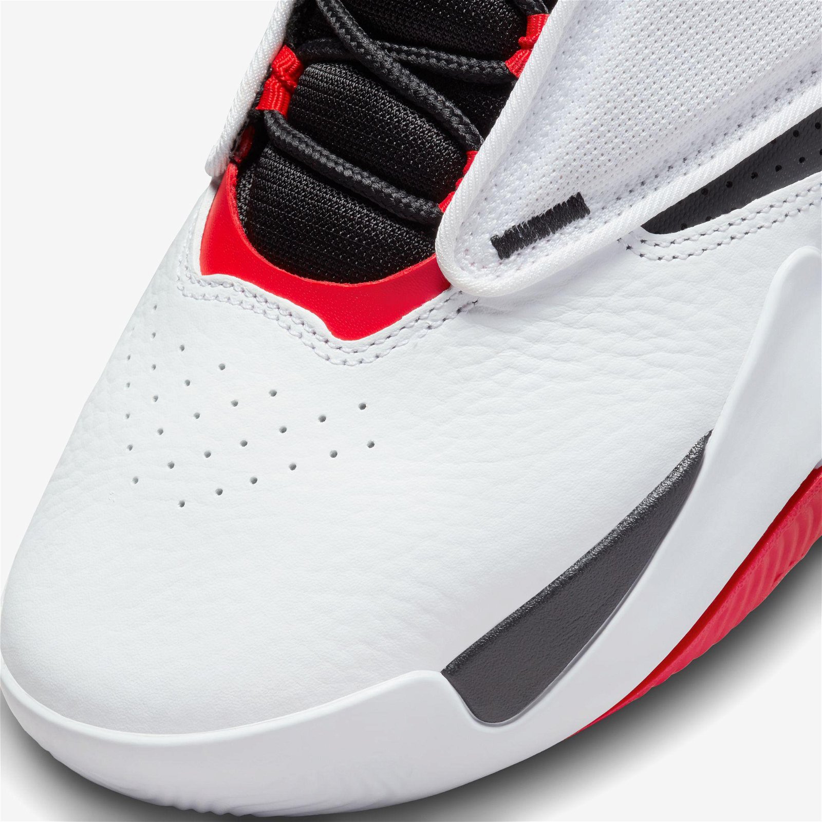 Jordan Max Aura 4 Erkek Beyaz-Kırmızı  Spor Ayakkabı