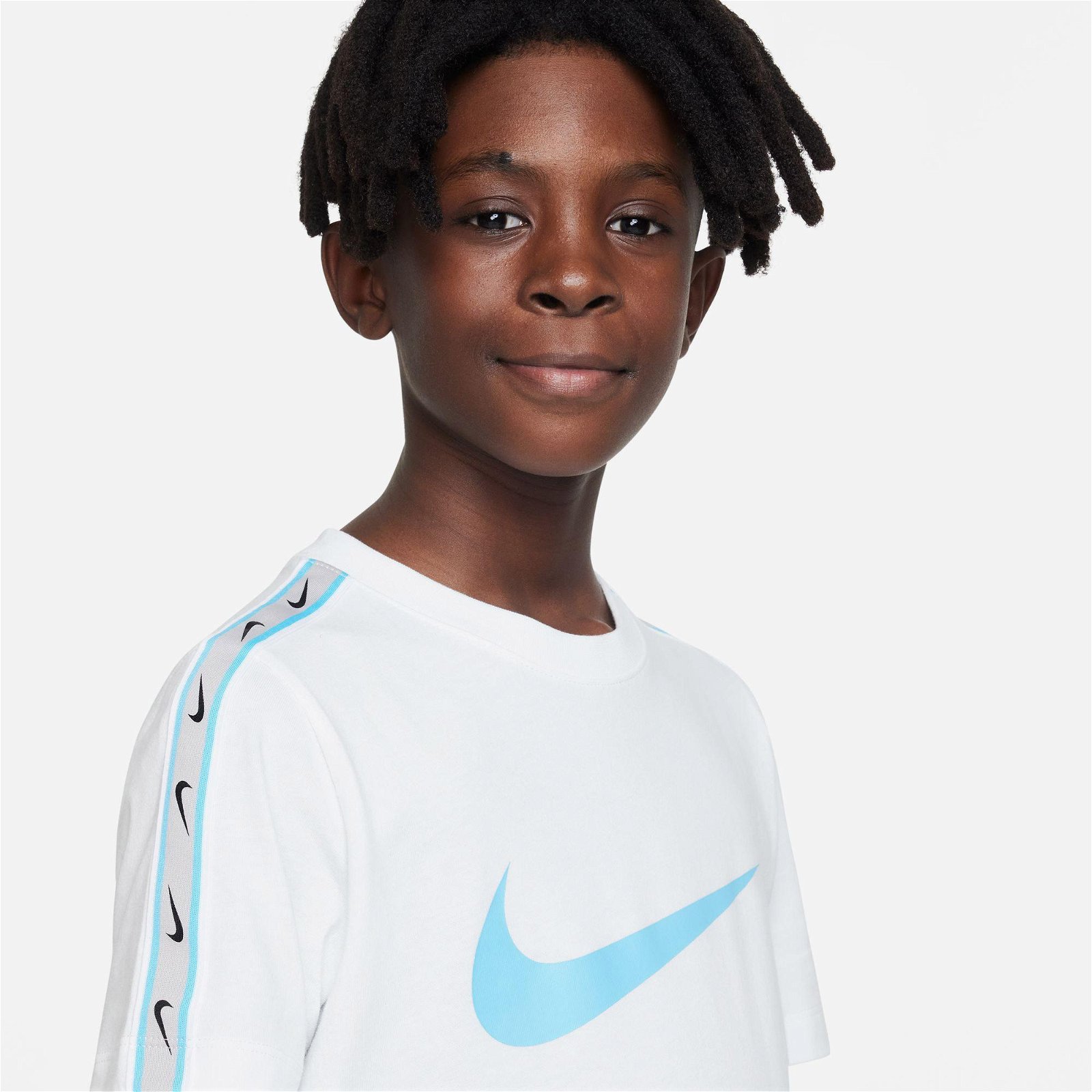Nike Sportswear Repeat Çocuk Beyaz T-Shirt