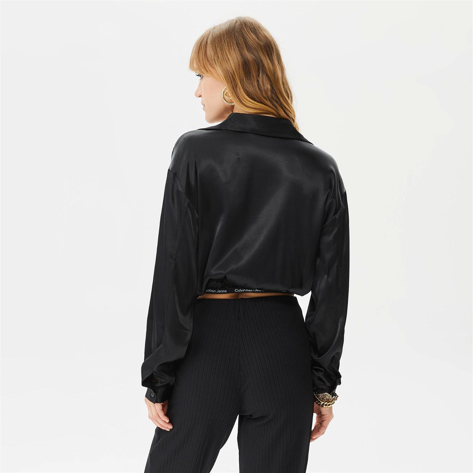  Calvin Klein Jeans Logo Tape Shiny Cropped Kadın Siyah Gömlek