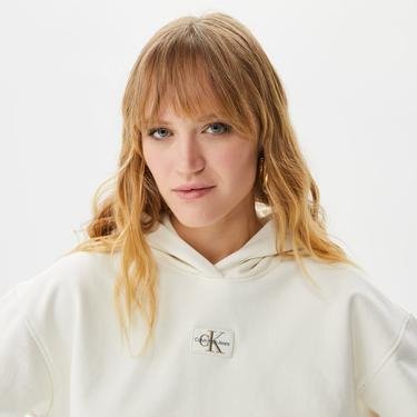  Calvin Klein Jeans Badge Wide Sleeves Crop Hoodie Kadın Beyaz Sweatshirt