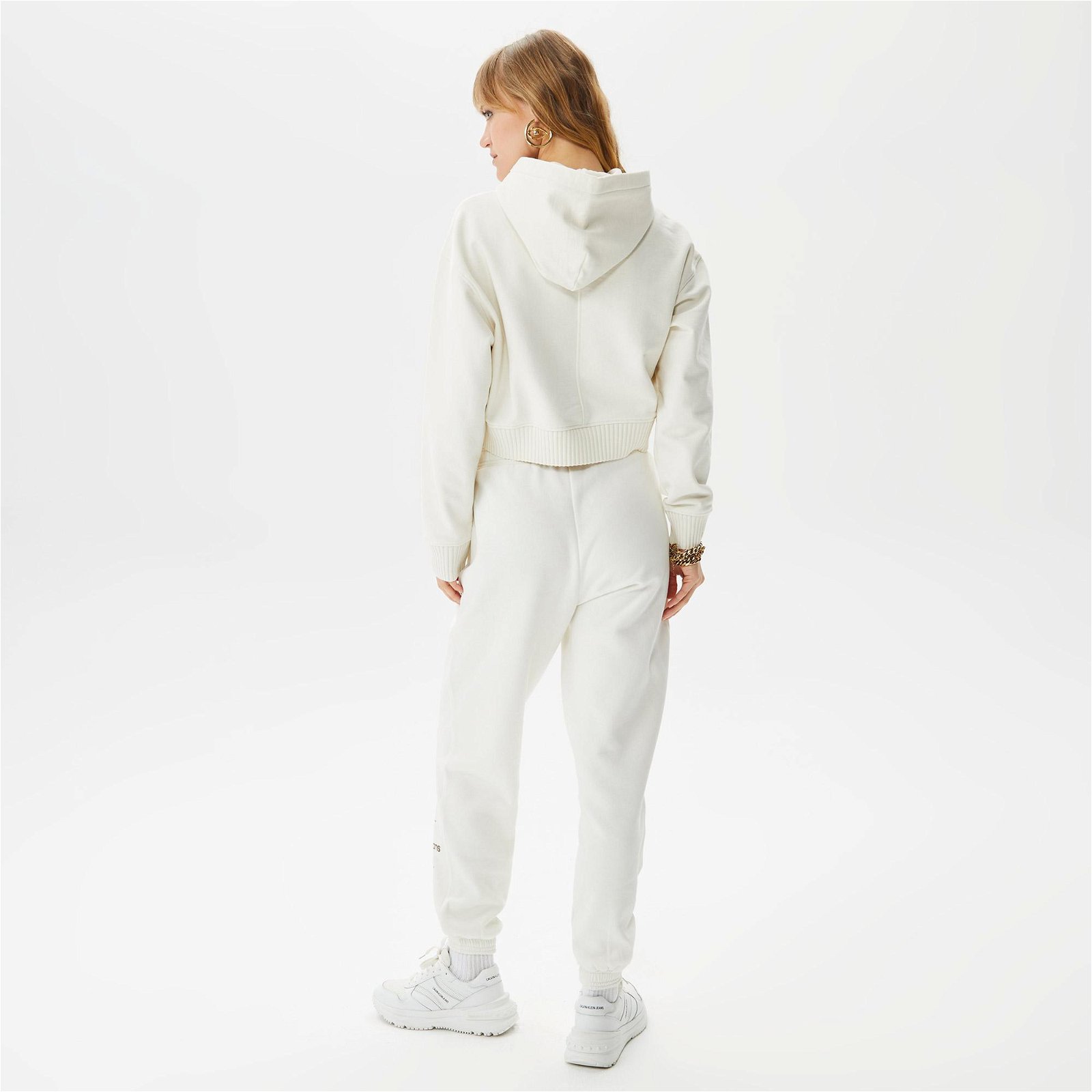 Calvin Klein Jeans Badge Wide Sleeves Crop Hoodie Kadın Beyaz Sweatshirt