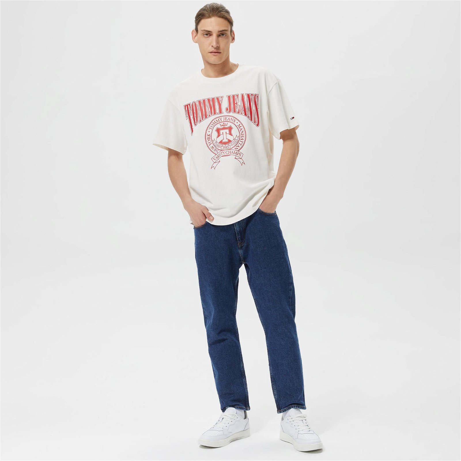 Tommy Jeans Relaxed Varsity Logo Erkek Beyaz T-Shirt