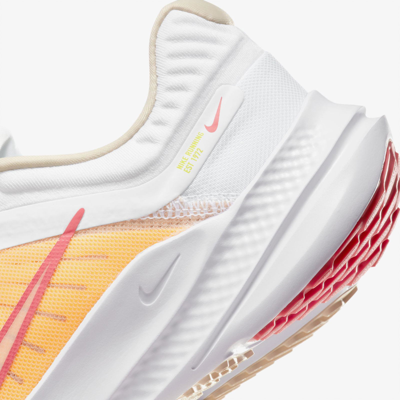 Nike Quest 5 Kadın Beyaz Spor Ayakkabı