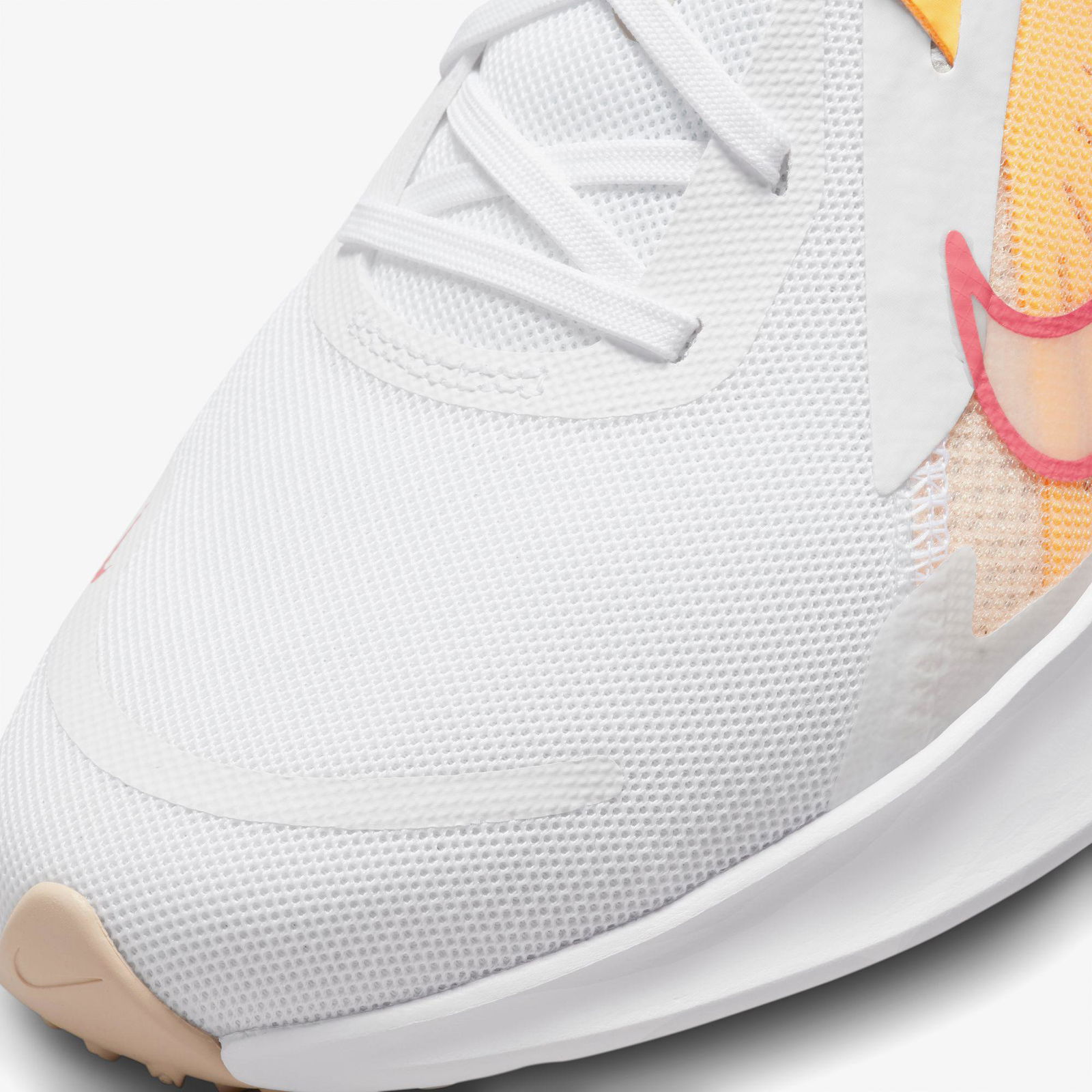 Nike Quest 5 Kadın Beyaz Spor Ayakkabı