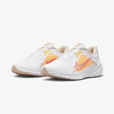  Nike Quest 5 Kadın Beyaz Spor Ayakkabı
