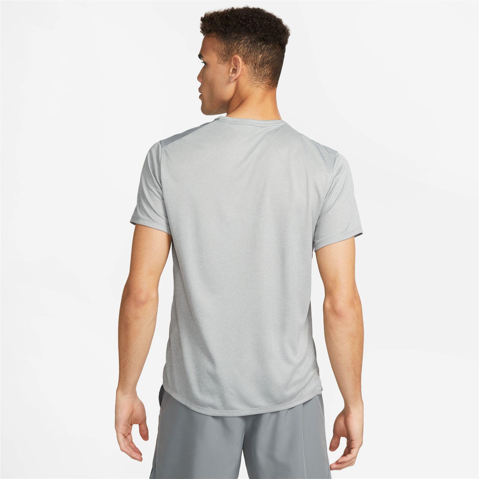 Nike Dri-Fit Miler Erkek Gri T-Shirt