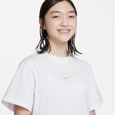  Nike Sportswear Essential Boxy Çocuk Beyaz T-Shirt