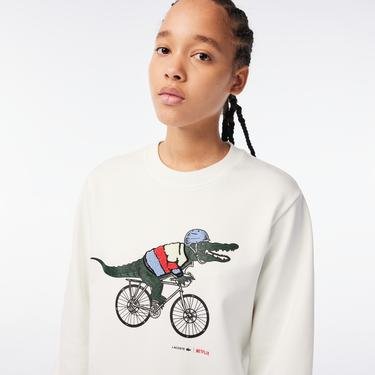  Lacoste x Netflix Kadın Loose Fit Bisiklet Yaka Baskılı Beyaz Sweatshirt
