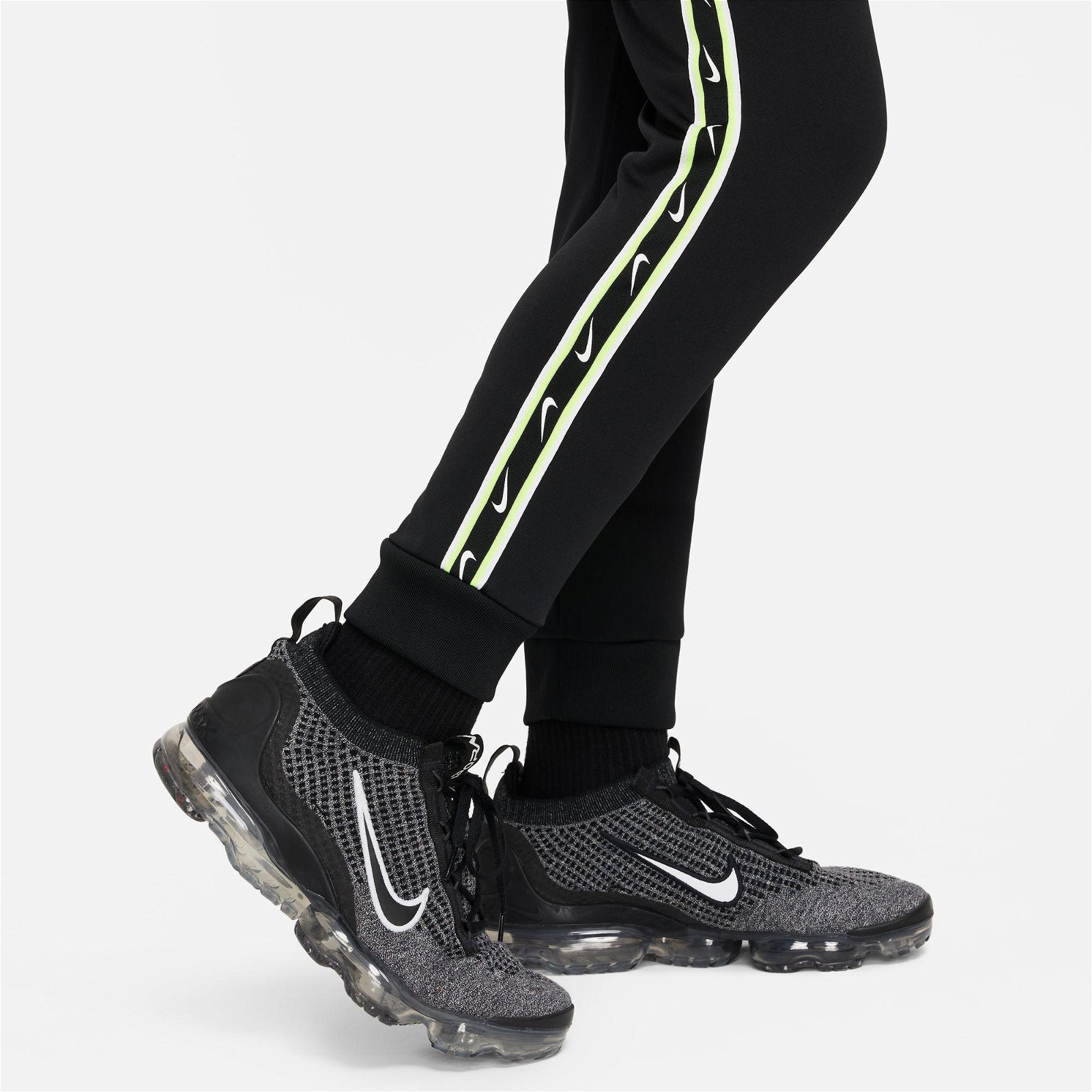 Nike Sportswear Repeat Swoosh Jogger Çocuk Siyah Eşofman Altı