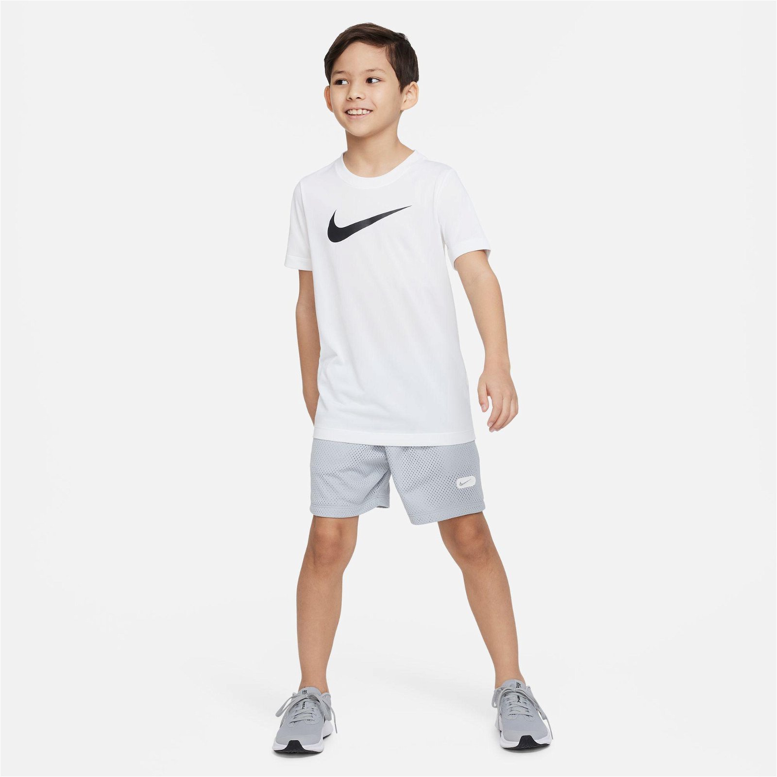 Nike Dri-Fit Athleticsetics Çocuk Gri Şort