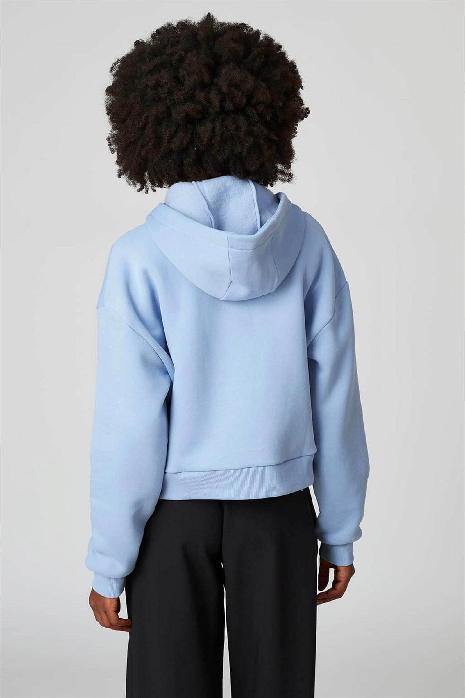 Kapşonlu Çıtçıtlı Crop Sweatshirt
