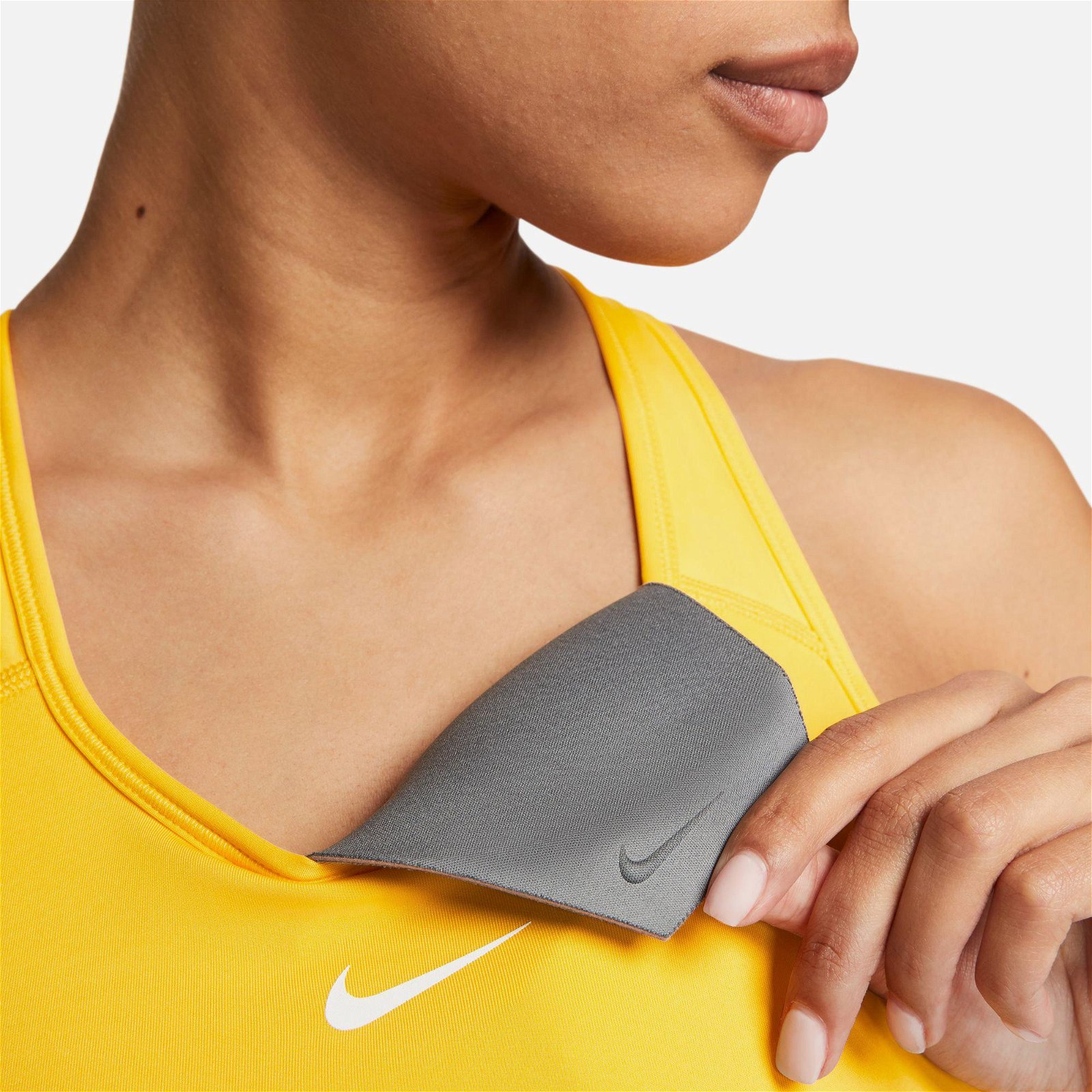 Nike Dri-Fit Swoosh 1Pp Kadın Sarı Bra