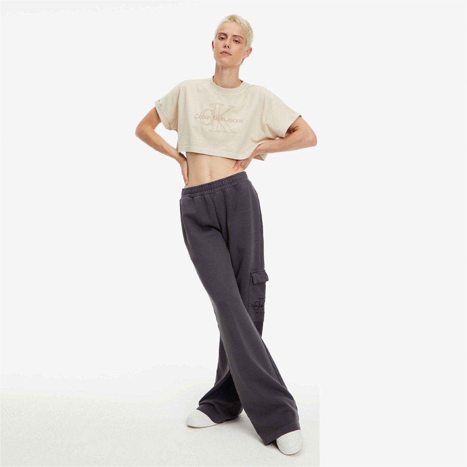 Calvin Klein Jeans Embroidered Monologo Cropped Kadın Bej T-Shirt