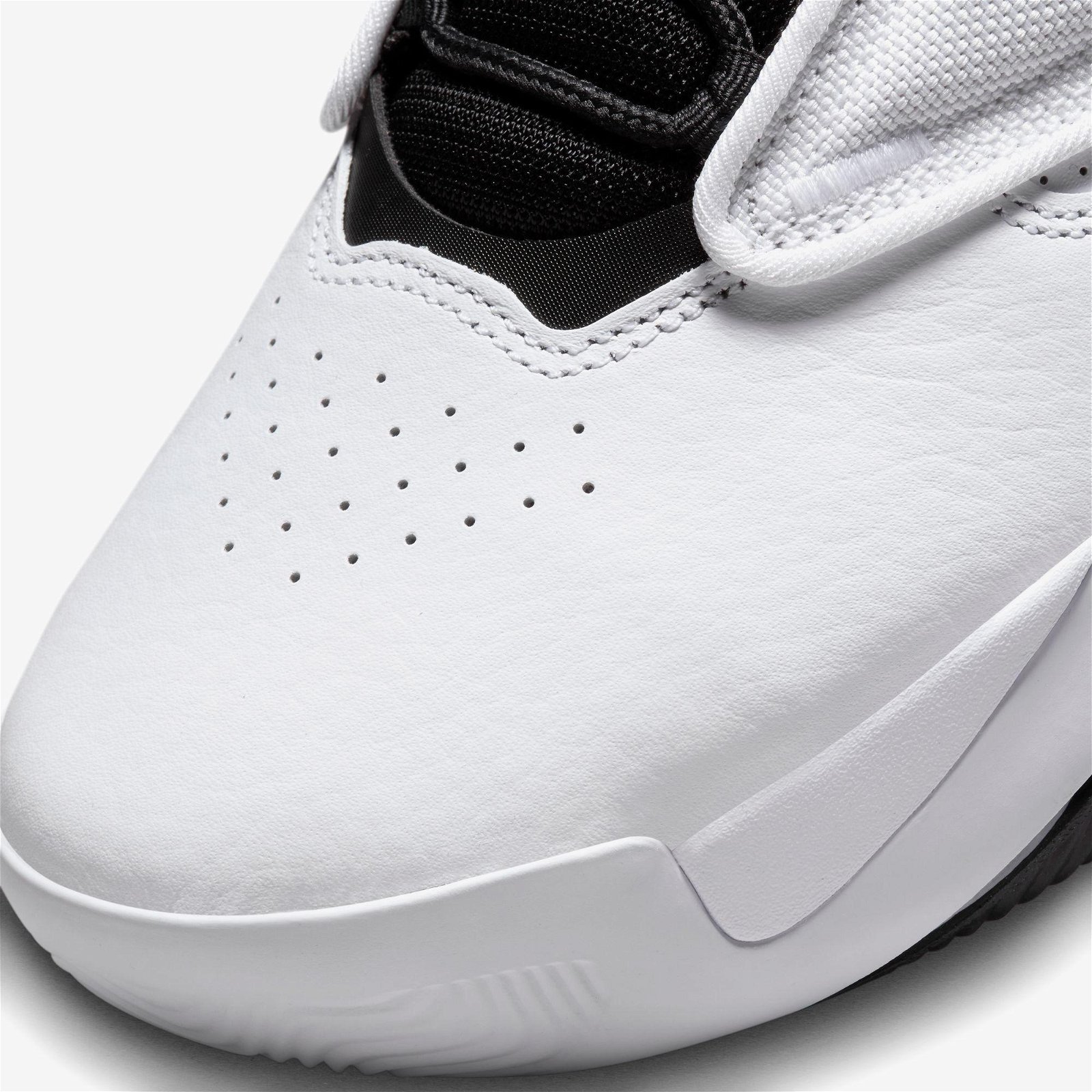 Jordan Max Aura 4 Erkek Beyaz-Siyah Spor Ayakkabı