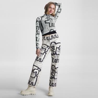 Tommy Jeans X Keith Haring Exhibit Poster Kadın Bej Pantolon