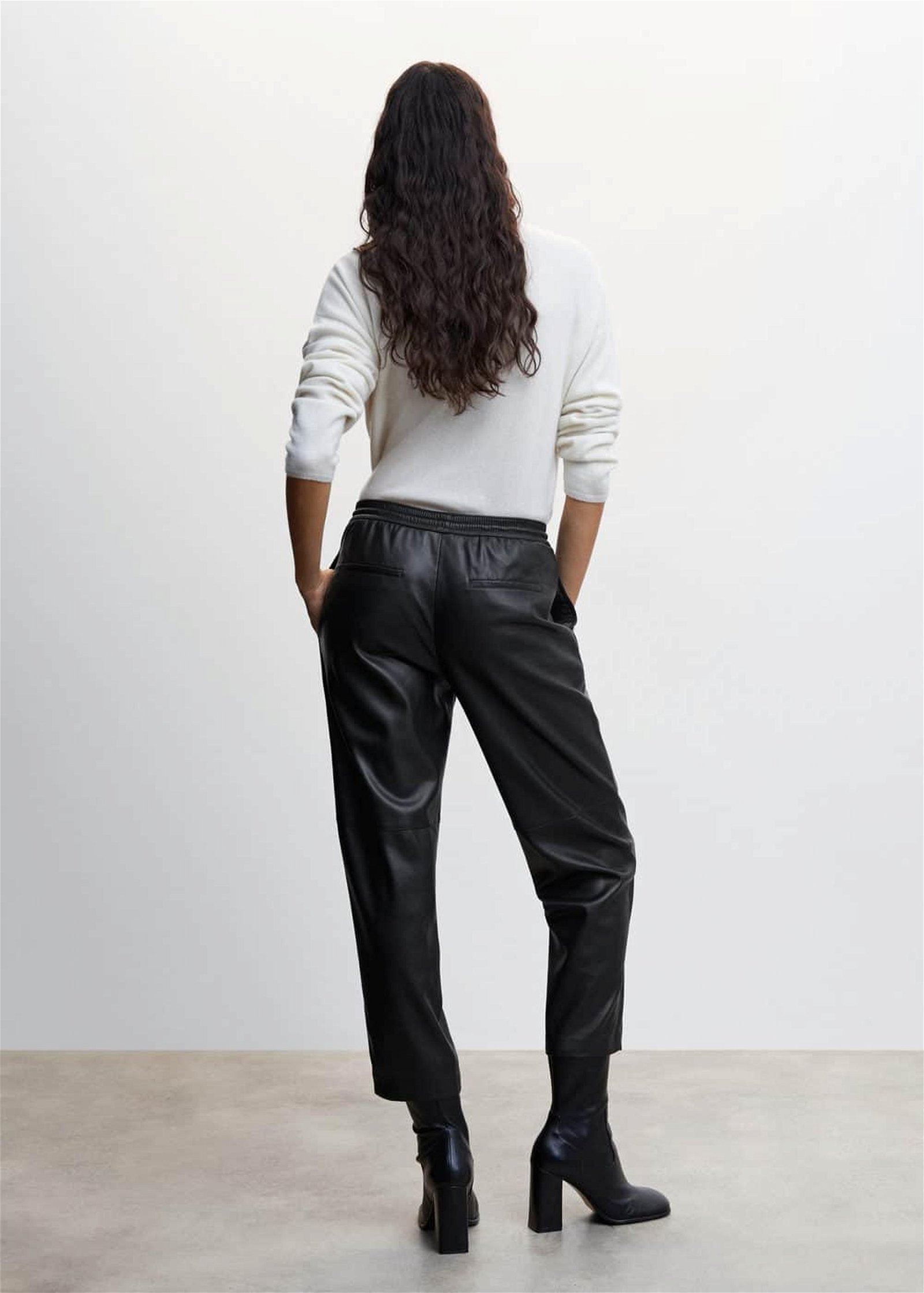 Mango Kadın Deri Görünümlü Beli Elastik Pantolon Siyah