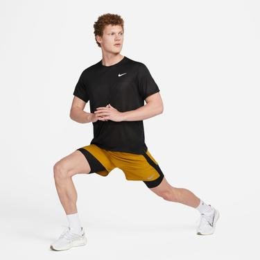  Nike Dri-FIT Stride 13 cm Hybrid Erkek Sarı Şort