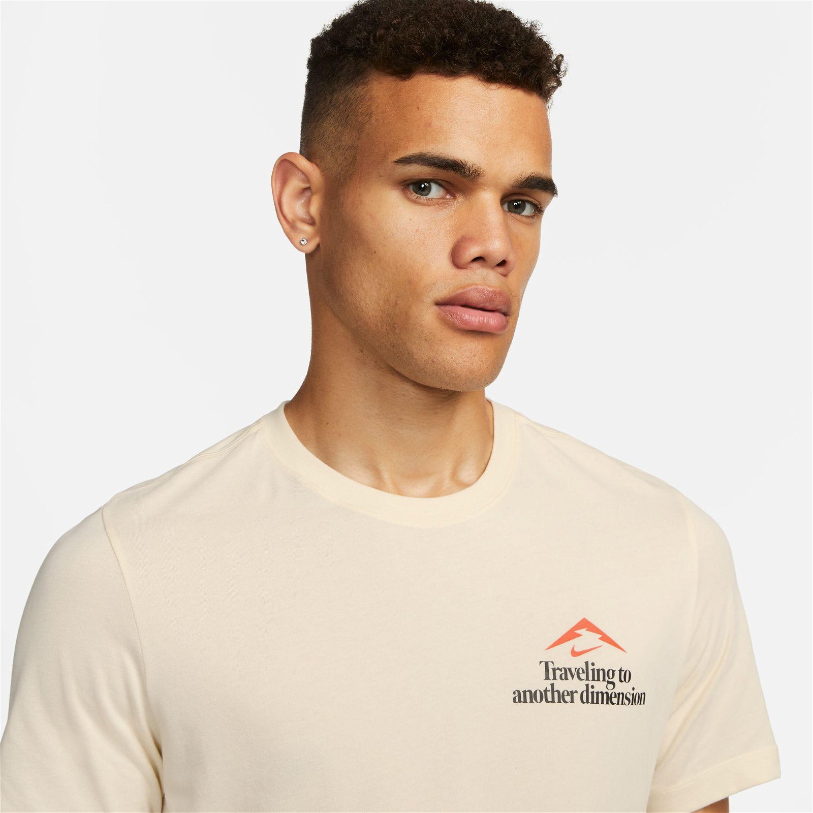 Nike Dri-FIT Trail Erkek Krem T-Shirt