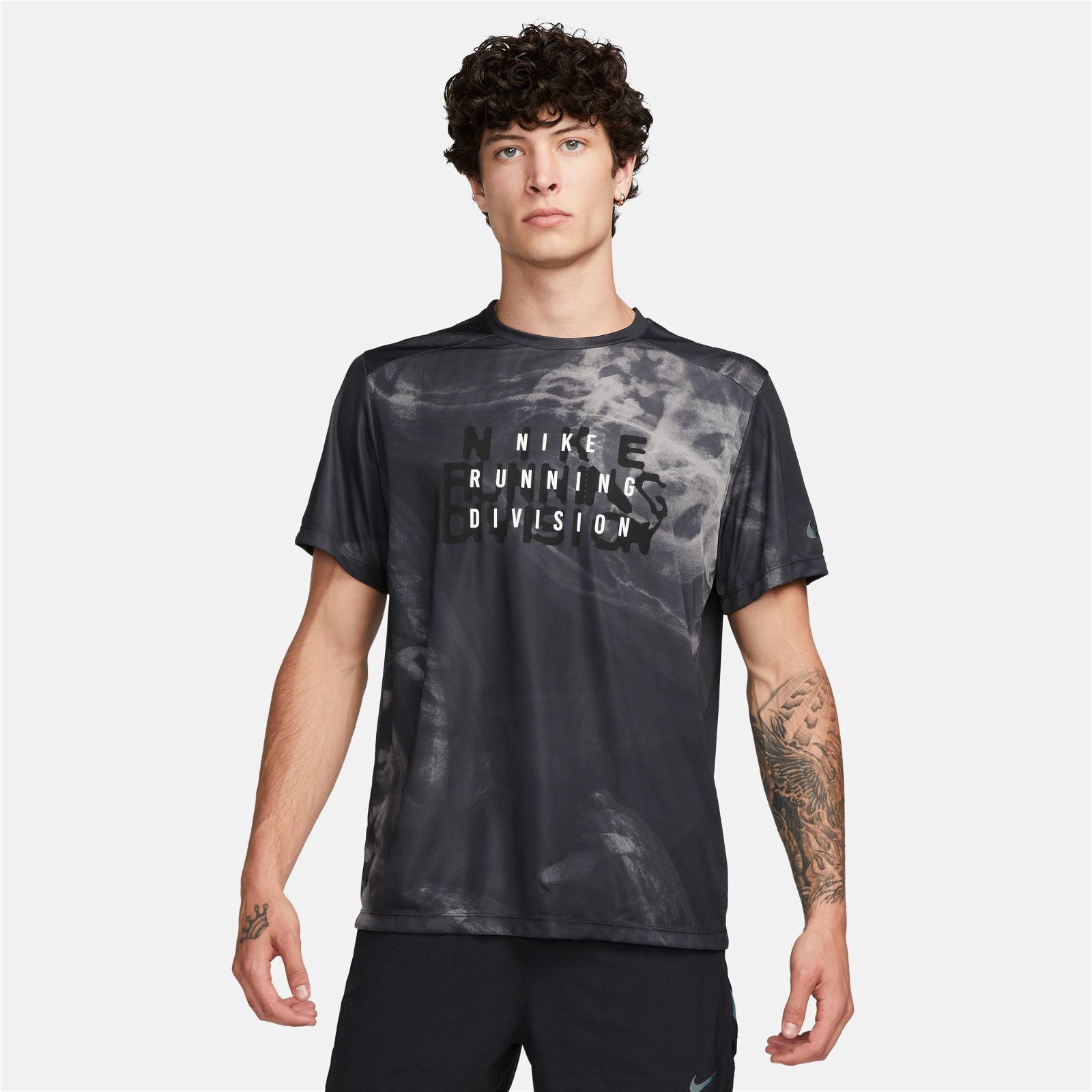  Nike Dri-FIT Run Division Rise 365 Erkek Siyah T-Shirt