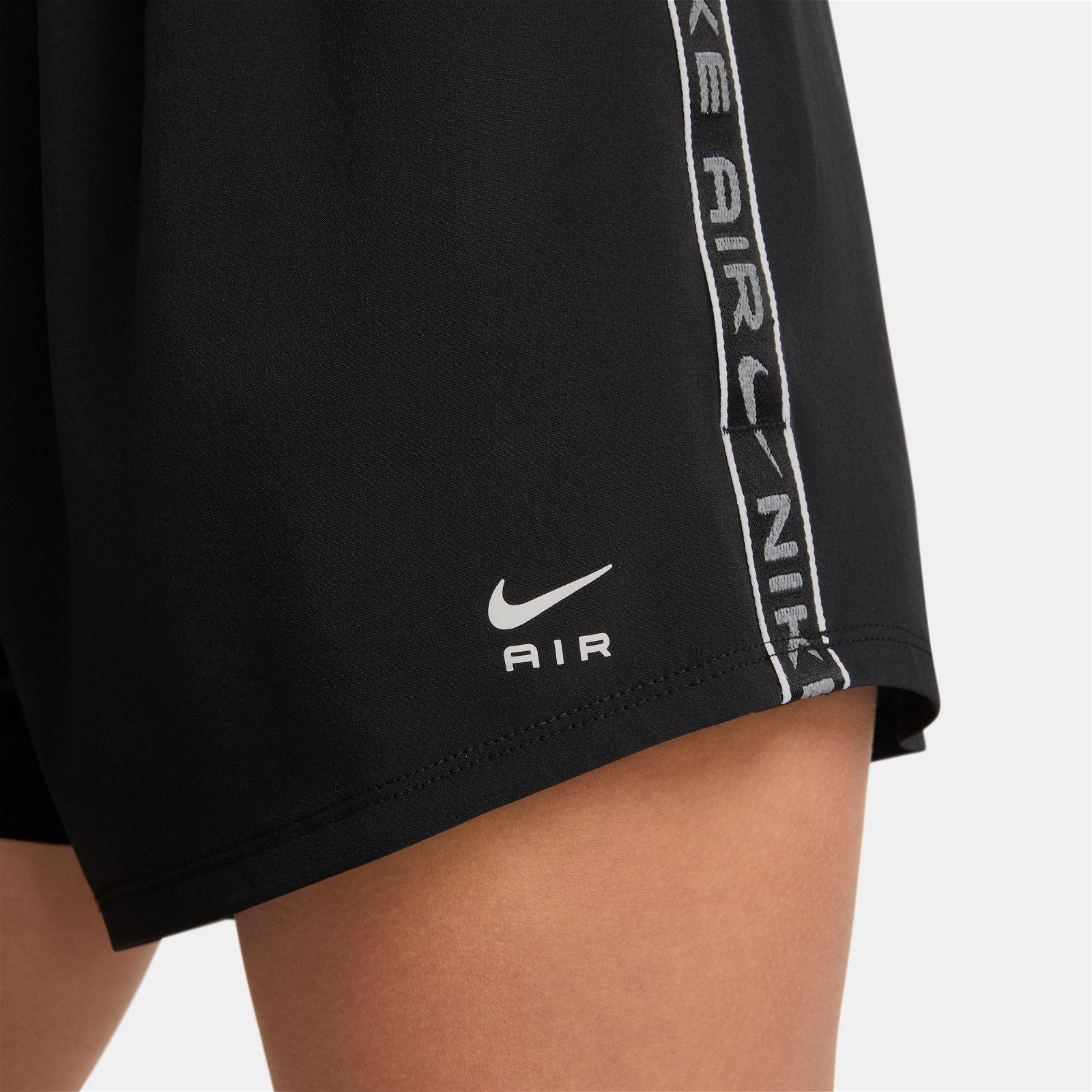 Nike Air Dri-FIT Mid Rise 3" Br Kadın Siyah Şort