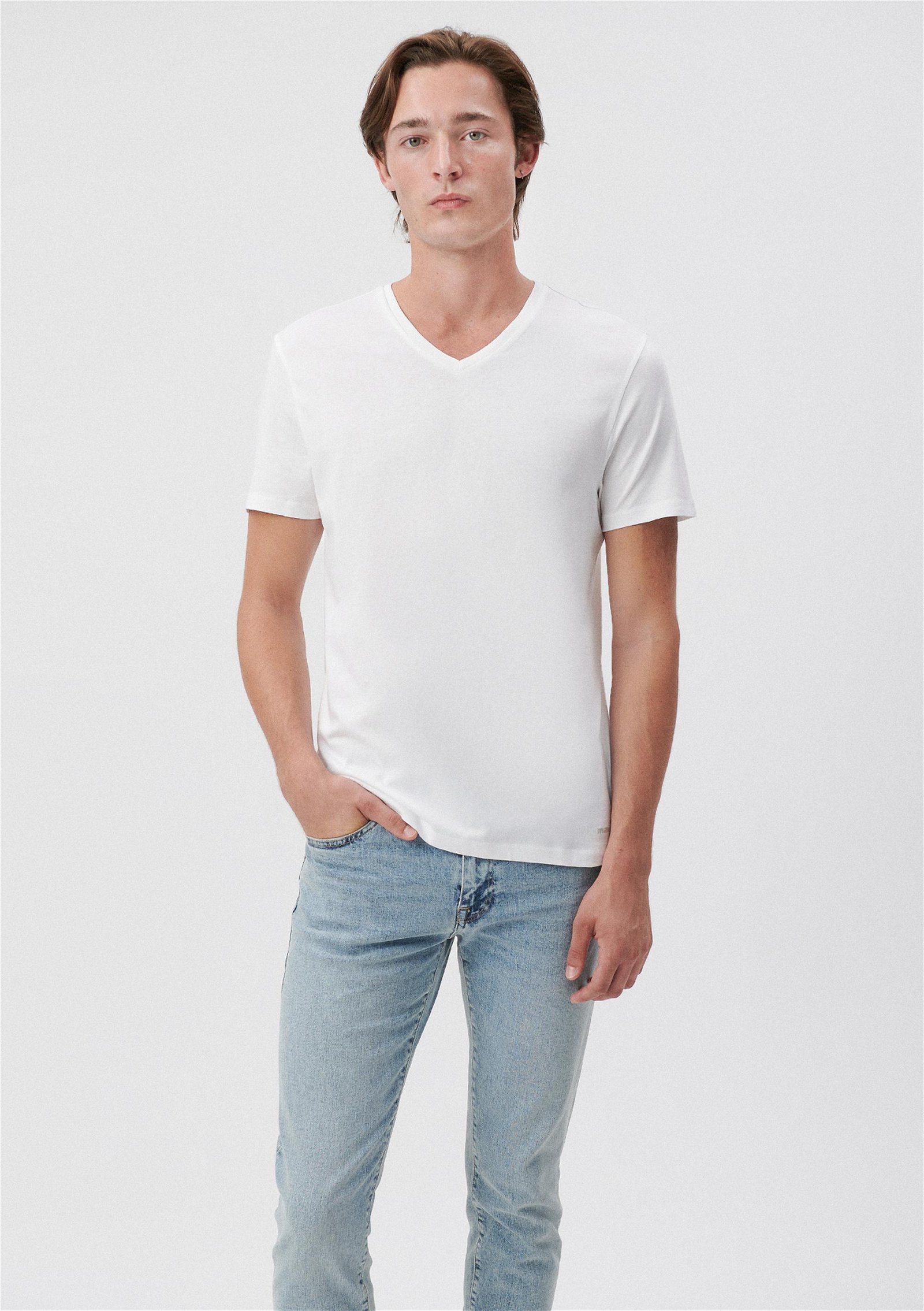Mavi V Yaka Beyaz Basic Tişört Slim Fit / Dar Kesim 065586-620