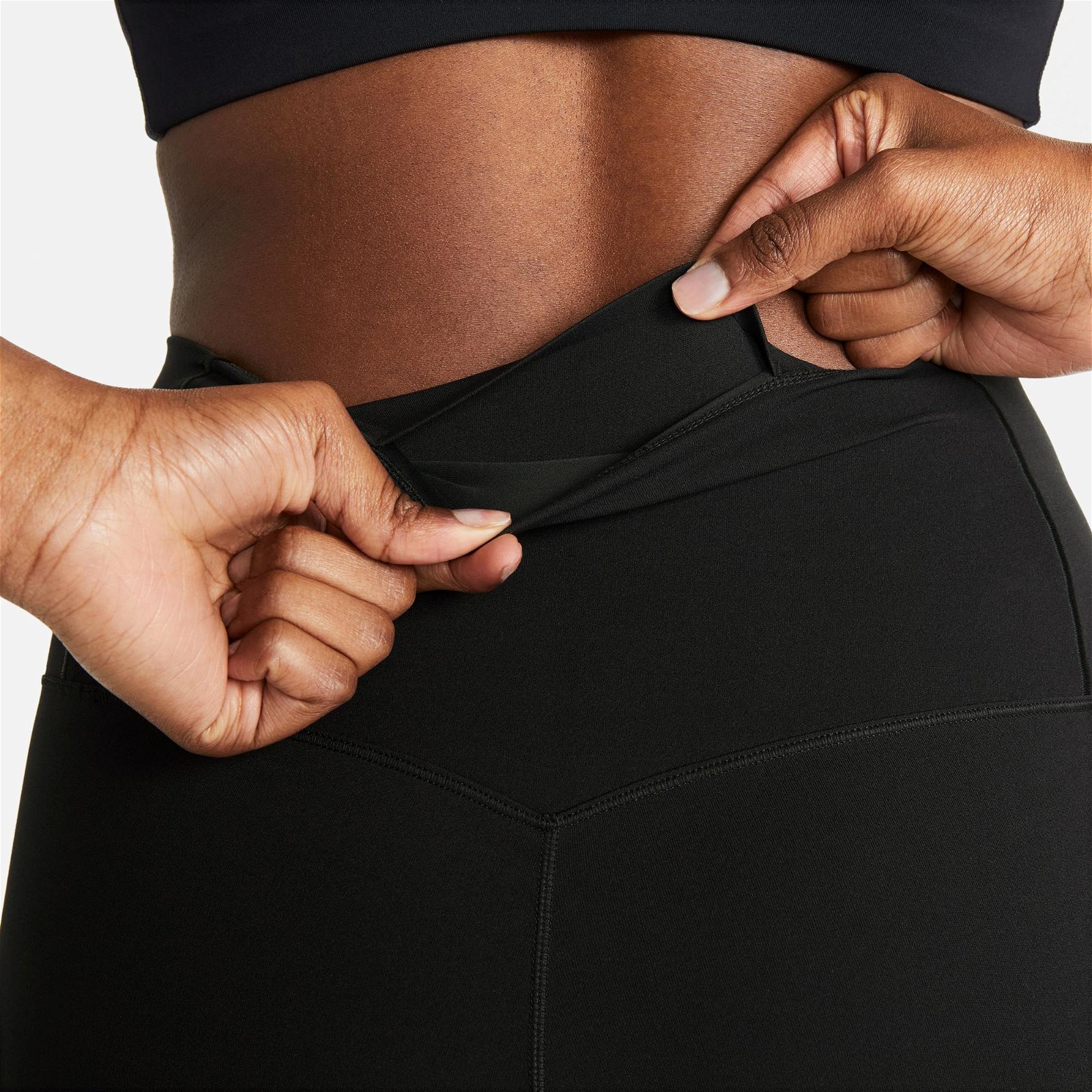 Nike Dri-FIT Zenvy High Rise 8 İnç Kadın Siyah Şort