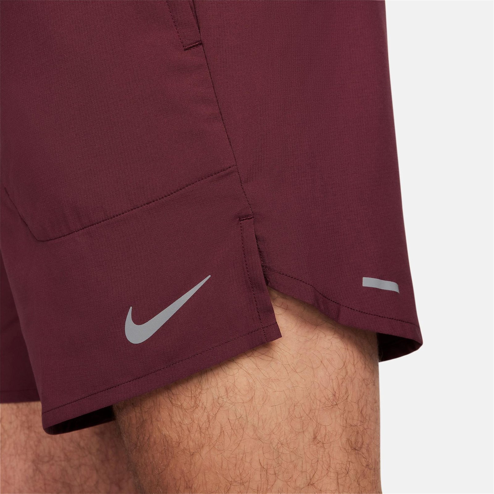 Nike Dri-FIT Stride 18 cm Erkek Bordo Şort