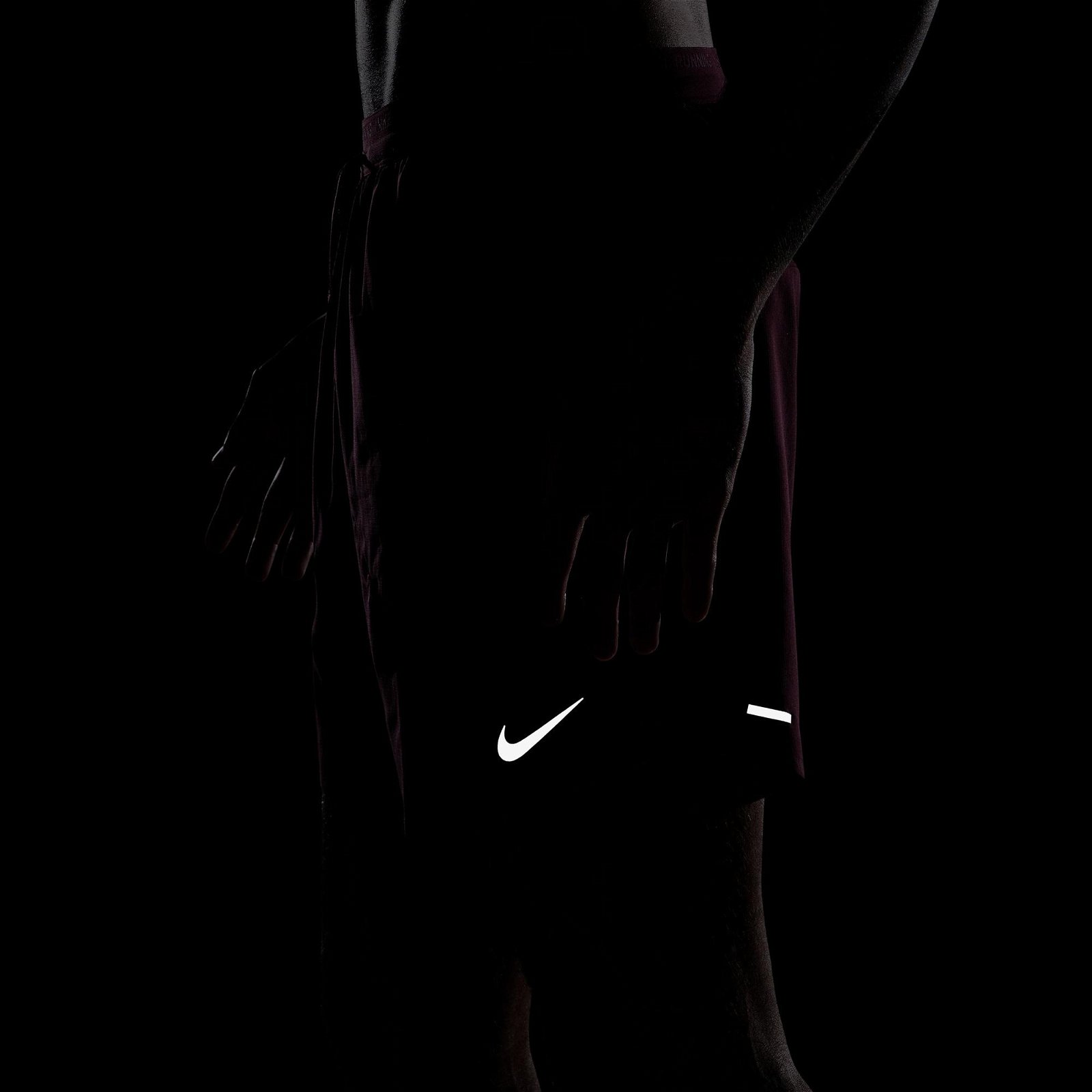 Nike Dri-FIT Stride 18 cm Erkek Bordo Şort